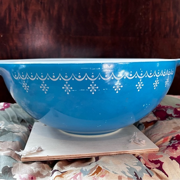 Vintage teal/blue Pyrex 4qt Cinderella bowl #444 - Picture 4 of 7